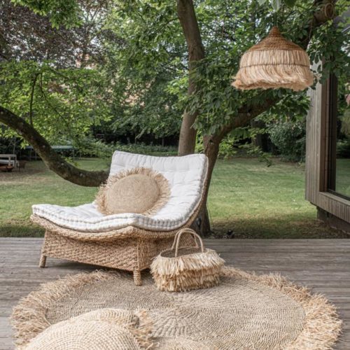 Properties Cable and fitting included? Yes (EU standard - Type C plug, E27 standard fitting) Length (cm) 35 Width (cm) 35 Height (cm) 50 Color Natural Material(s) Abaca Grass